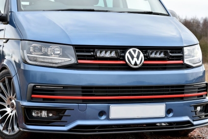 Zestaw dwóch lamp LAZER TRIPLE-R 750 Elite (Gen2) z systemem montażu w fabrycznym grillu - VW T6 (2016 -) do wersji Highline/Trendline