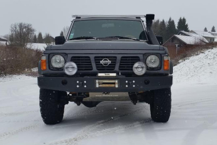 ZDERZAK PRZÓD BEZ BULLBARA NISSAN PATROL Y60 BEZ LAMP