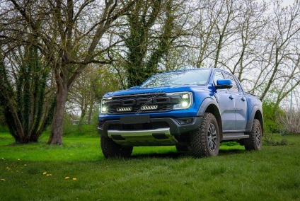 Zestaw dwóch lamp LAZER TRIPLE-R 850 z systemem montażu w fabrycznym grillu Ford Ranger Raptor 2023 -