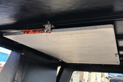 Stolik podwieszany ALU-CAB czarny