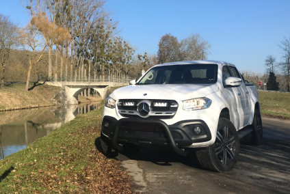 Zestaw dwóch lamp LAZER TRIPLE-R 750 (Gen2) z systemem montażu w fabrycznym grillu - Mercedes-Benz X-Class (2017 -)