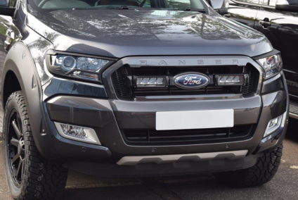 Zestaw dwóch lamp LAZER TRIPLE-R 750 (Gen2) z systemem montażu w fabrycznym grillu - Ford Ranger (2016 - 2019)