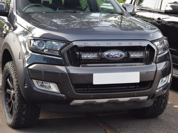 Zestaw dwóch lamp LAZER TRIPLE-R 750 (Gen2) z systemem montażu w fabrycznym grillu - Ford Ranger (2016 - 2019)