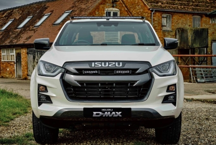 Zestaw dwóch lamp LAZER Linear 6 z systemem montażu w fabrycznym grillu - Isuzu D-Max (2021 -)