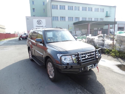 ZDERZAK PRZÓD Z BULLBAREM MITSUBISHI PAJERO IV 2015