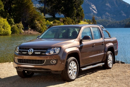 Zestaw dwóch lamp LAZER TRIPLE-R 750 Elite (Gen2) z systemem montażu w fabrycznym grillu - VW Amarok (2010 -)