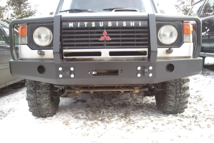 ZDERZAK PRZÓD Z BULLBAREM MITSUBISHI PAJERO I 82-91