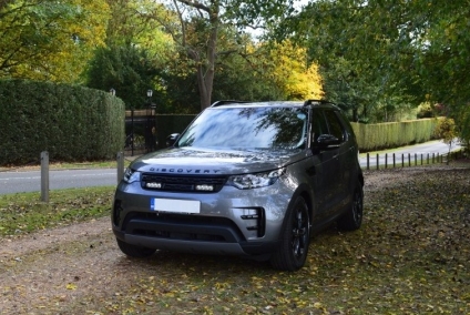 Zestaw dwóch lamp LAZER ST4 Evolution z systemem montażu w fabrycznym grillu - Land Rover Discovery V (2017 -)