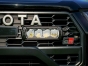Zestaw dwóch lamp LAZER TRIPLE-R 750 (Gen2) z systemem montażu w fabrycznym grillu - Toyota Hilux GR Sport II (2025 -) - 3