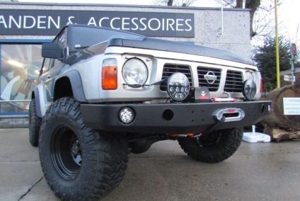 ZDERZAK PRZÓD BEZ BULLBARA NISSAN PATROL Y60 Z LAMPAMI