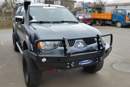 ZDERZAK PRZÓD Z BULLBAREM MITSUBISHI L200 05-10