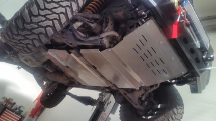 KOMPLET OSŁON ALUMINIOWYCH BENZYNA MITSUBISHI PAJERO III 99-06