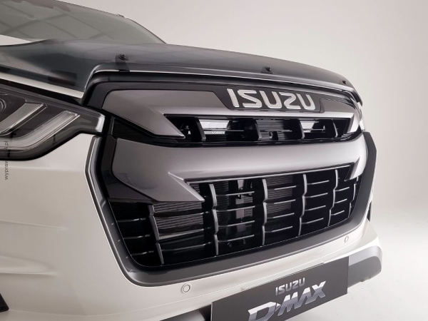 Zestaw dwóch lamp LAZER Linear 6 Elite z systemem montażu w fabrycznym grillu - Isuzu D-Max (2021 -)
