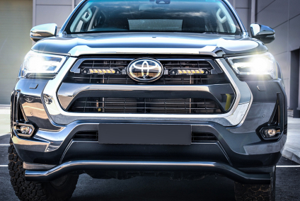 Zestaw dwóch lamp LAZER Linear 6 Elite z systemem montażu w fabrycznym grillu - Toyota Hilux (2021 -)