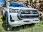 Zestaw dwóch lamp LAZER TRIPLE-R 750 Elite (Gen2) z systemem montażu w fabrycznym grillu - Toyota Hilux (2021 -) - 2