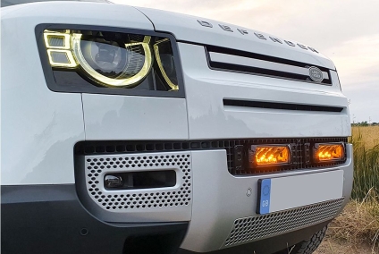 Zestaw dwóch lamp LAZER TRIPLE-R 750 (Gen2) z systemem montażu w fabrycznym grillu - Land Rover Defender (2020 -) 