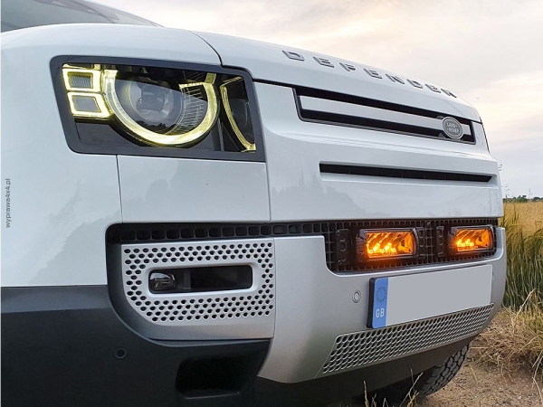 Zestaw dwóch lamp LAZER TRIPLE-R 750 (Gen2) z systemem montażu w fabrycznym grillu - Land Rover Defender (2020 -) 