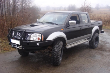 ZDERZAK PRZÓD Z BULLBAREM NISSAN NP300 01-14