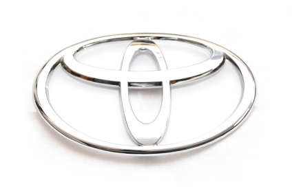 Emblemat Toyota na klapę bagażnika