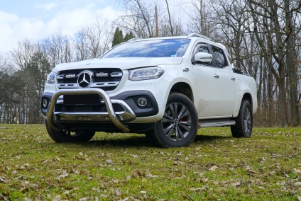 Zestaw dwóch lamp LAZER ST4 Evolution z systemem montażu w fabrycznym grillu - Mercedes X-Class V6 (2017-)