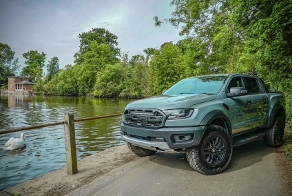 LAZER Linear 24 Elite z systemem montażu w fabrycznym grillu - Ford Ranger Raptor (2019 - 2022)