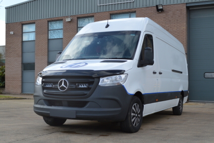 Zestaw dwóch lamp LAZER TRIPLE-R 750 Elite (Gen2) z systemem montażu w fabrycznym grillu - Mercedes Sprinter (2018 -) 