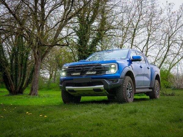 Zestaw dwóch lamp LAZER TRIPLE-R 850 Elite z systemem montażu w fabrycznym grillu – Ford Ranger Raptor 2023 -