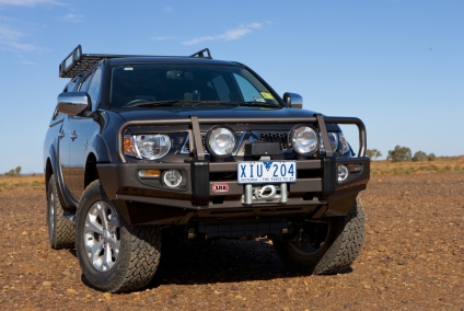 Zderzak stalowy ARB Deluxe Bar - Mitsubishi Triton / L200