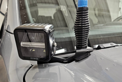 Uchwyty lamp i anteny CB lub VHF/UHF na pokrywę silnika Ford Ranger 2023+