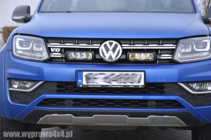 Zestaw dwóch lamp LAZER Triple-R 750 Elite (Gen2) z systemem montażu w fabrycznym grillu - Volkswagen Amarok V6 (2016 -)